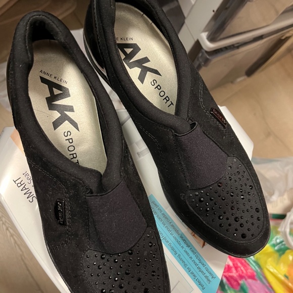 Black Anne Klein Sport Wedge with jeweled shoe top size 8 - Picture 2 of 6